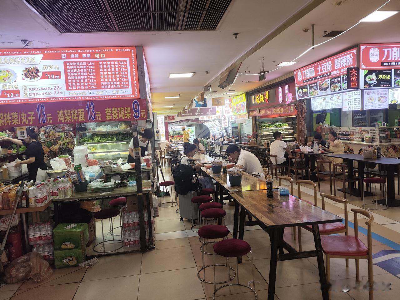 昔日“铺王”凉透了？大连胜利地下大衰落，好在长廊还有点热乎气儿！昨天去胜利地