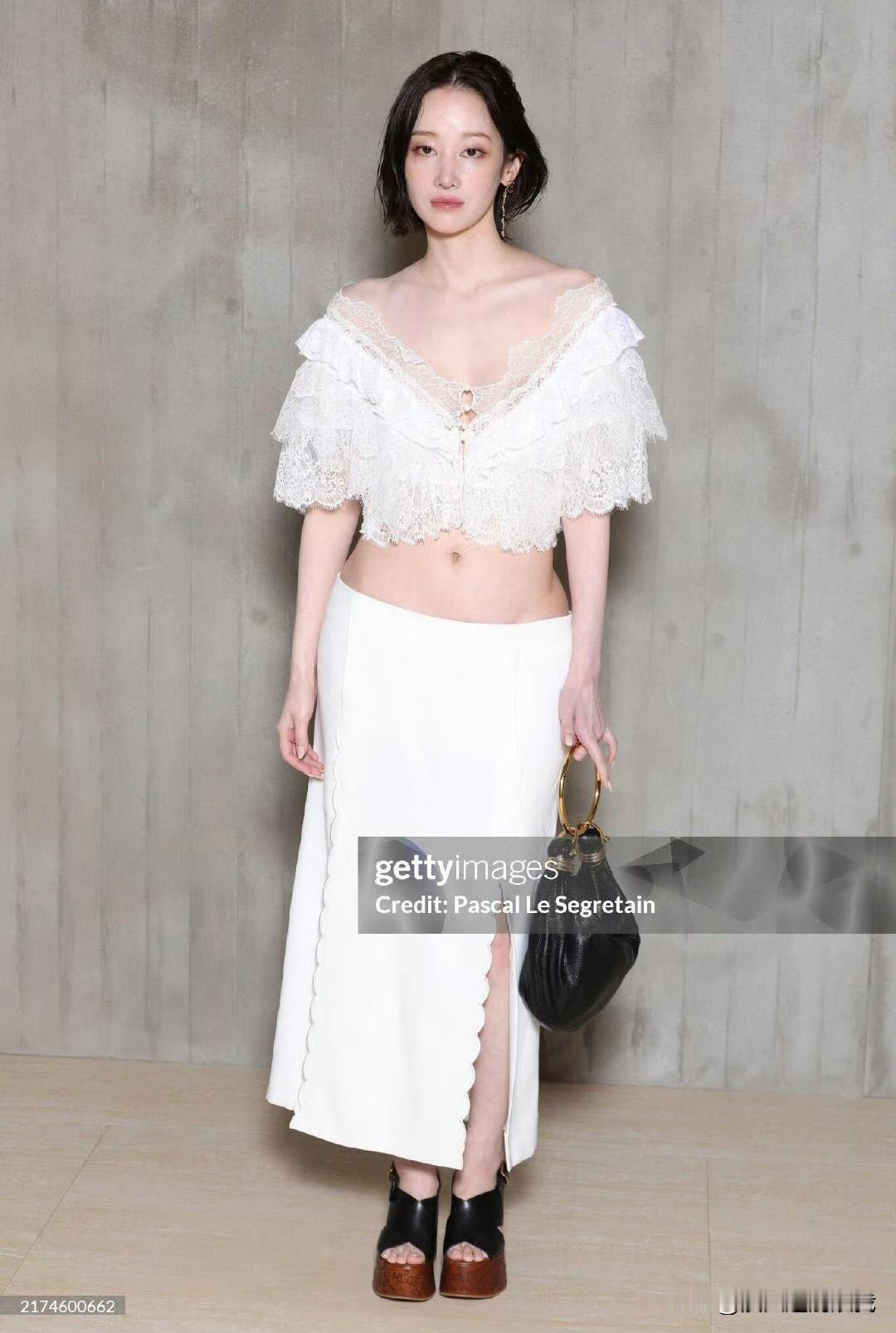 这白色蕾丝look也太仙了吧！金钟瑞姐姐状态绝了