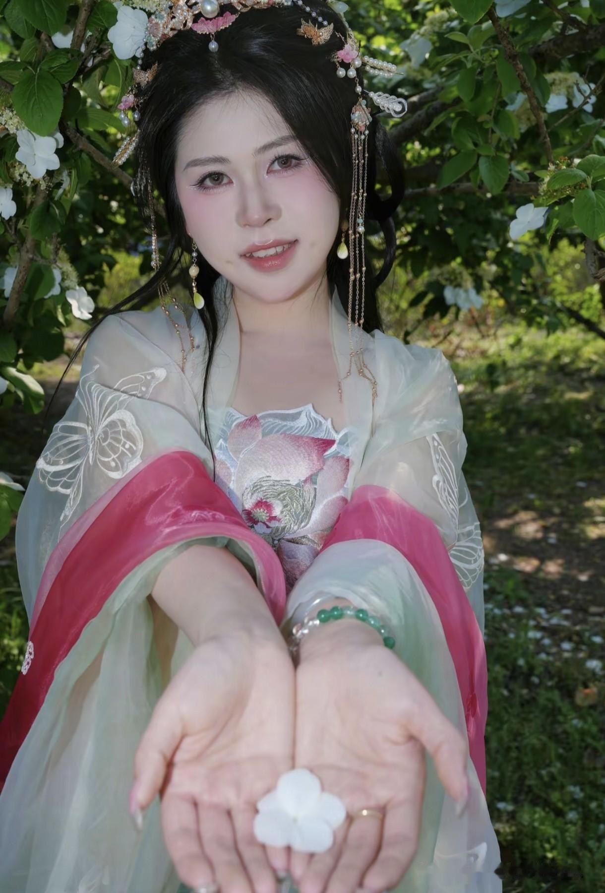 花间仙子，笑靥如花古装汉服仙子汉服仙子写真