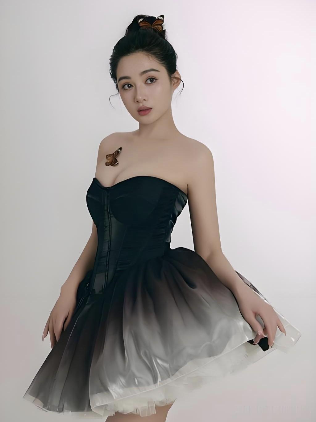 孙嘉璐，眉眼如画，气质如兰。一颦一笑皆是东方美学的温柔注脚，镜头内外皆是令人心动