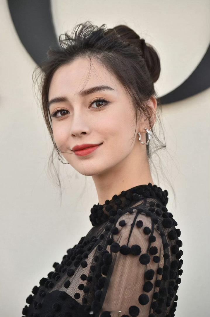 angelababy|杨颖"追赶日落的路上只希望全是绿灯我的意思是我希望我们