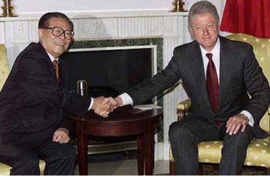 当年中国入世最大的障碍是美国，可最终美国还是同意了我们加入世贸组织。为什么？江同