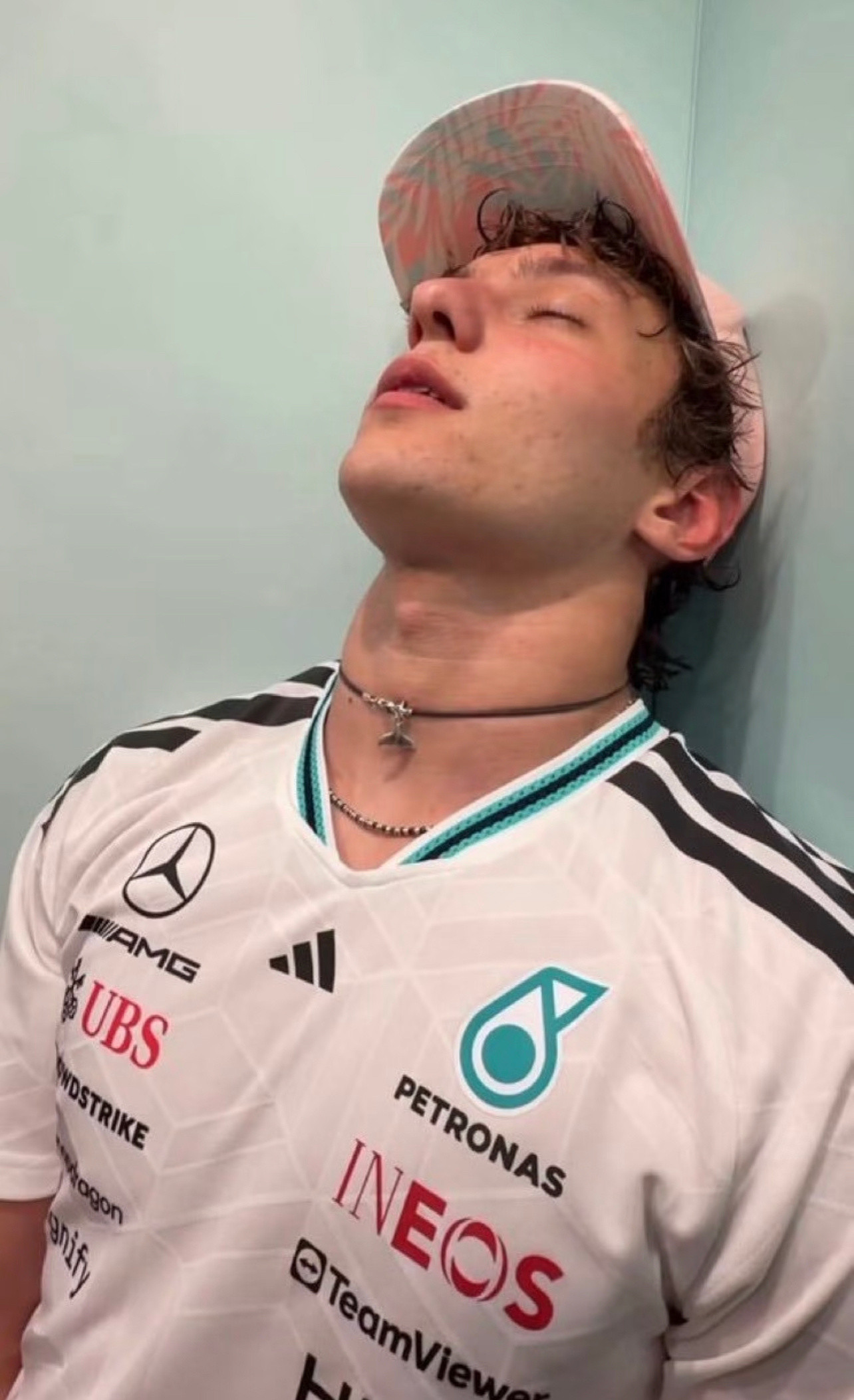 安东内利意大利主场夺冠升上F1之后脖子肉眼可见越来越粗，不行咱换一条链子呢？再