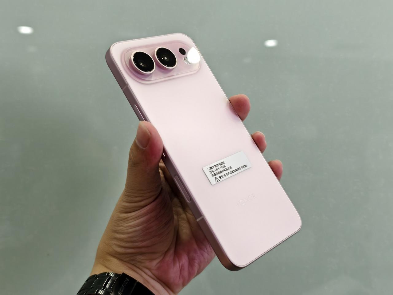 你要是冲着大电池买荣耀500，那就错的离谱了。不得不说荣耀500的确很强，