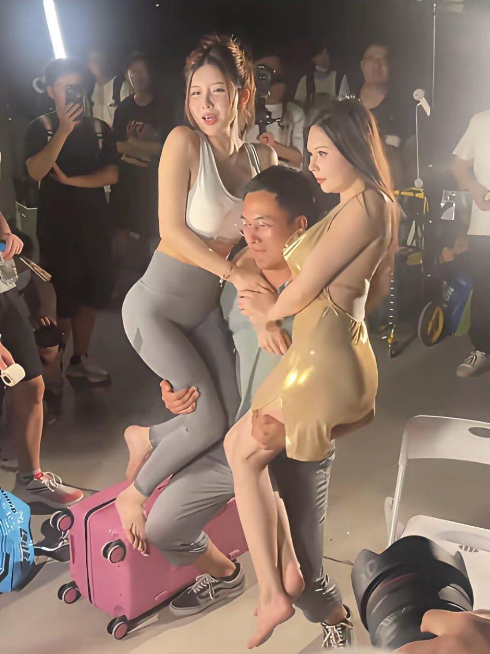 不是，大哥力气有这么大吗？两个女的估计的200斤多吧，大哥一看就练过