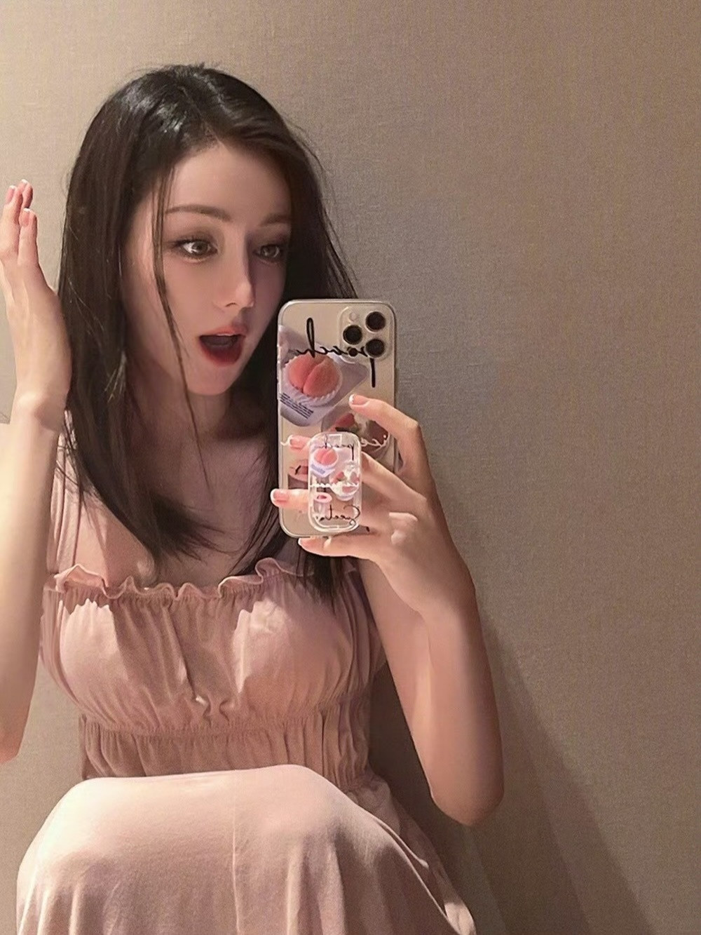 热巴把嘴张开了