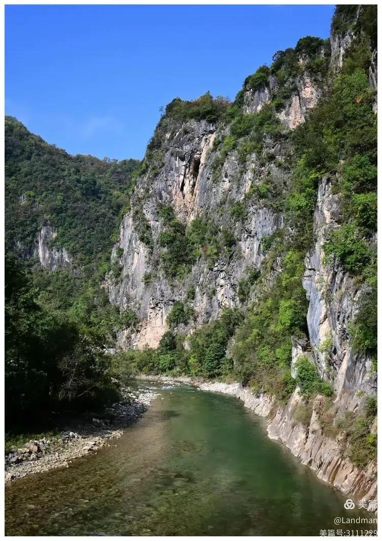 结合张莉教授对二里头北向交通网络的考古研究，再对照章太炎“华夏之名起于秦岭汉水之