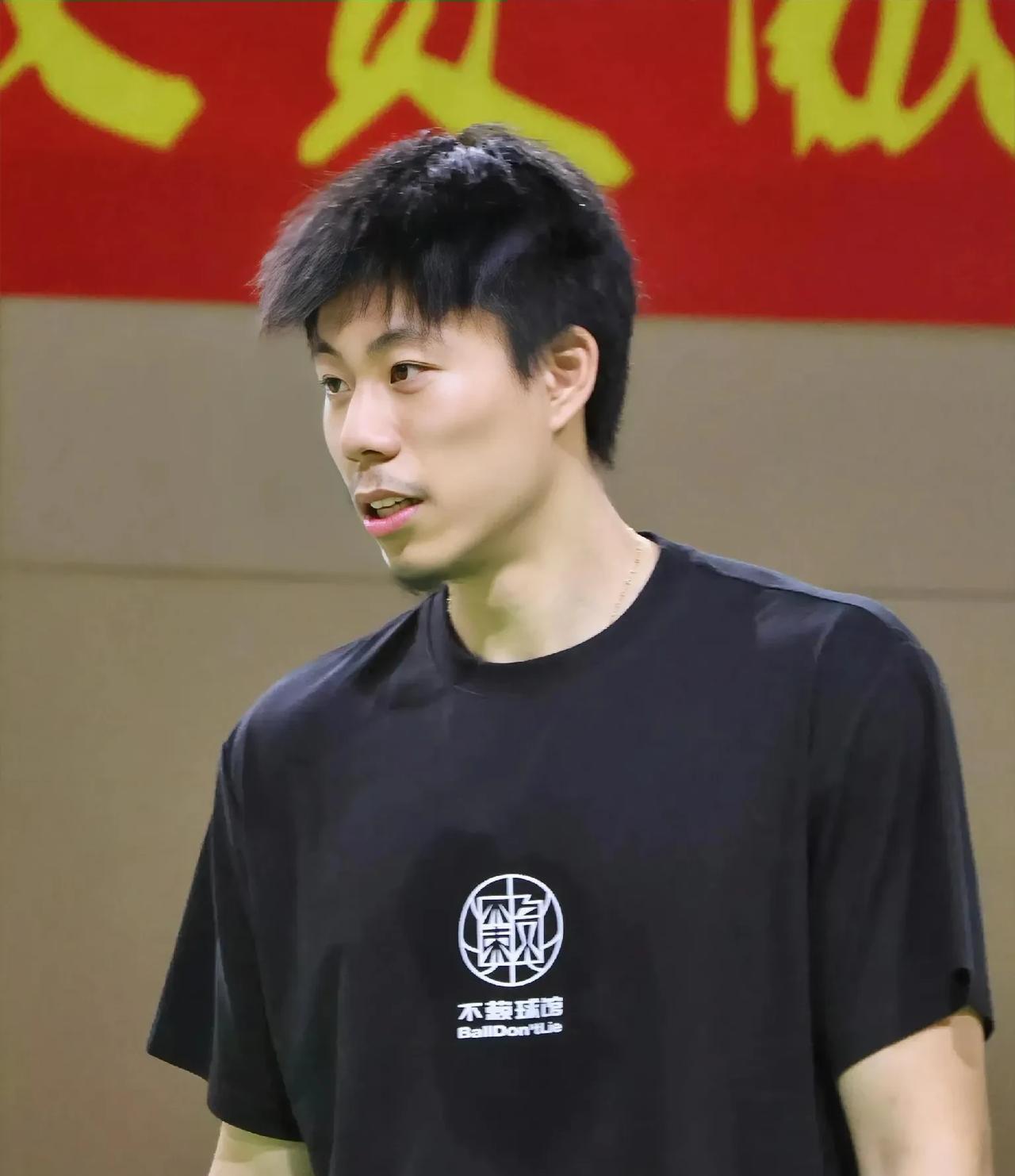 突然发现这样对张镇麟好像真的一点也不公平啊！辽宁男篮的3个顶薪名额目前已