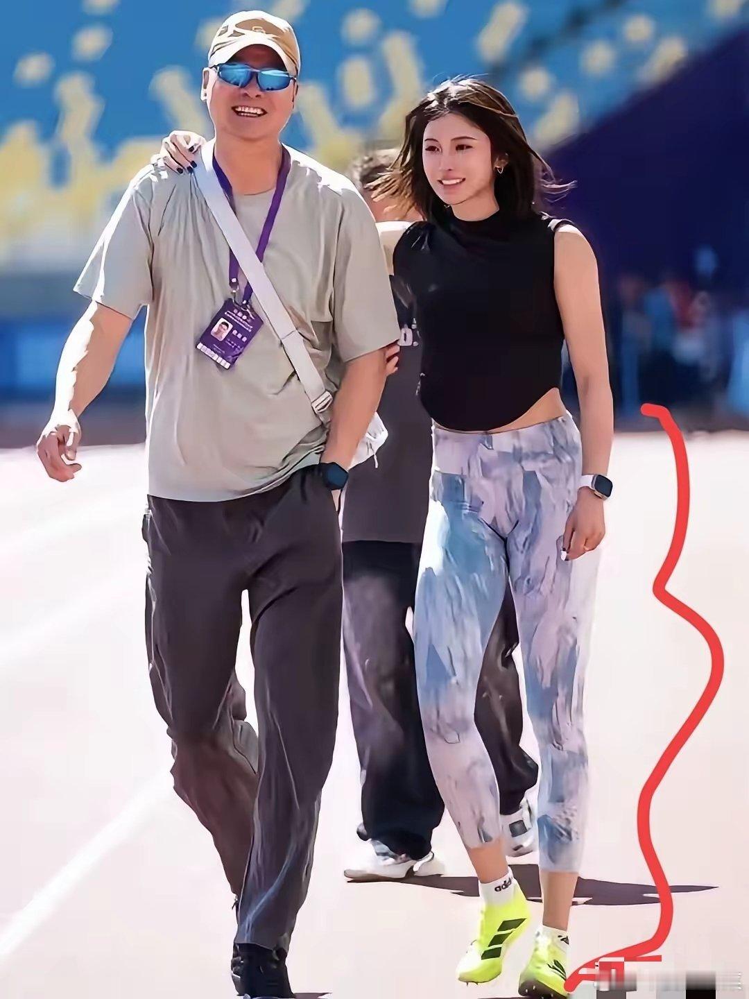 吴艳妮这腿型真长，难怪跑这么快。