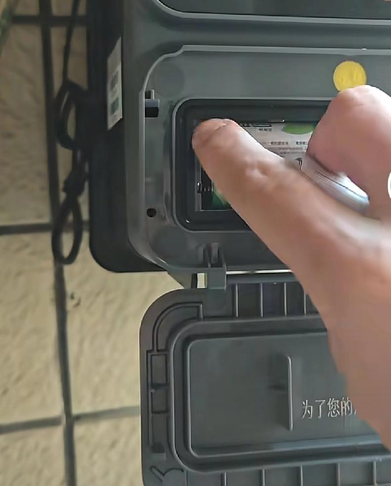 在深圳家里做饭的朋友遇到了头疼的问题最近家里更换了最新的煤气阀门，需要手动安置