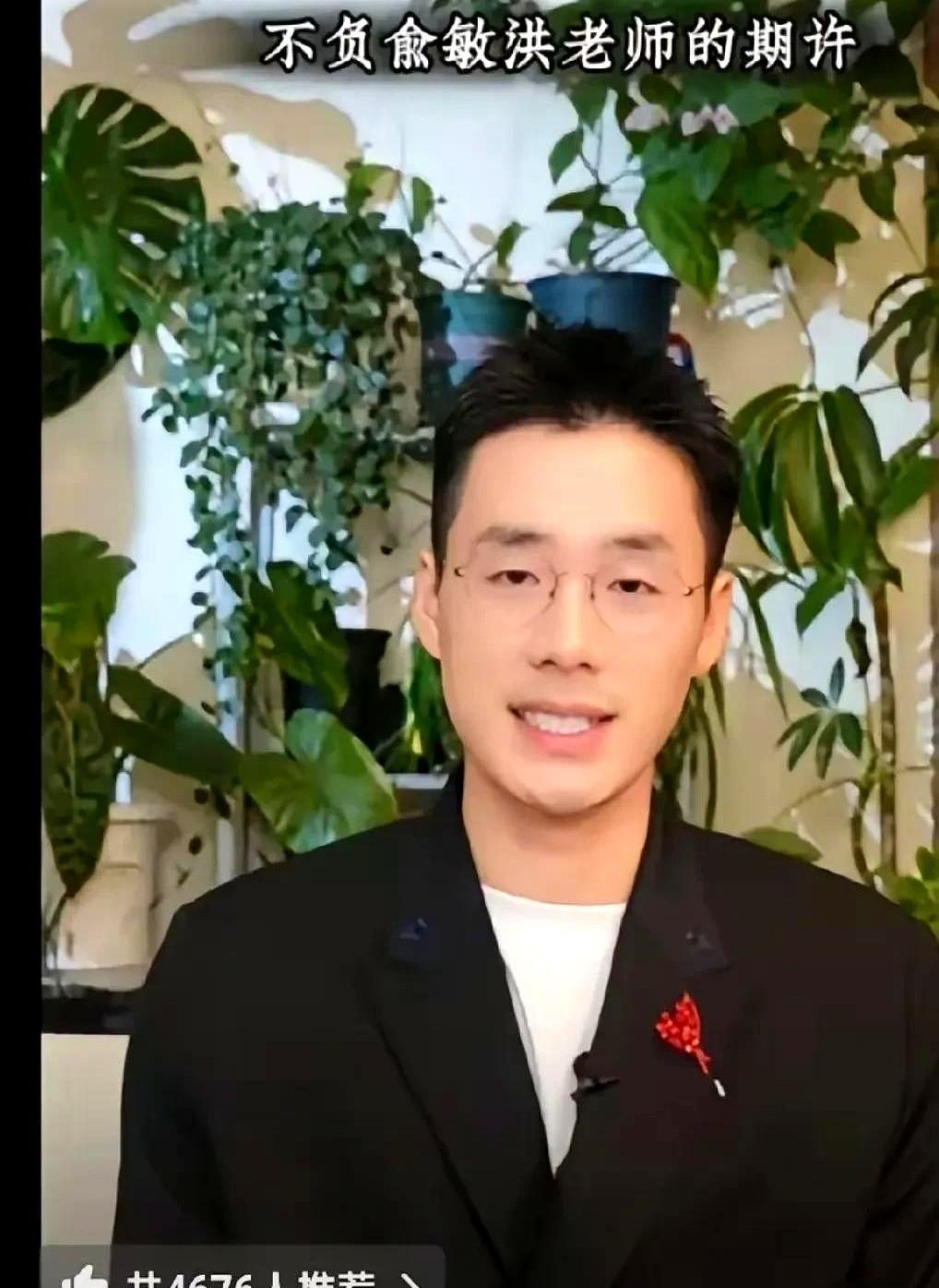 顿顿离职后立马投入了新工作状态，第一条视频里的他还是老样子，阳光帅气、口才利索，