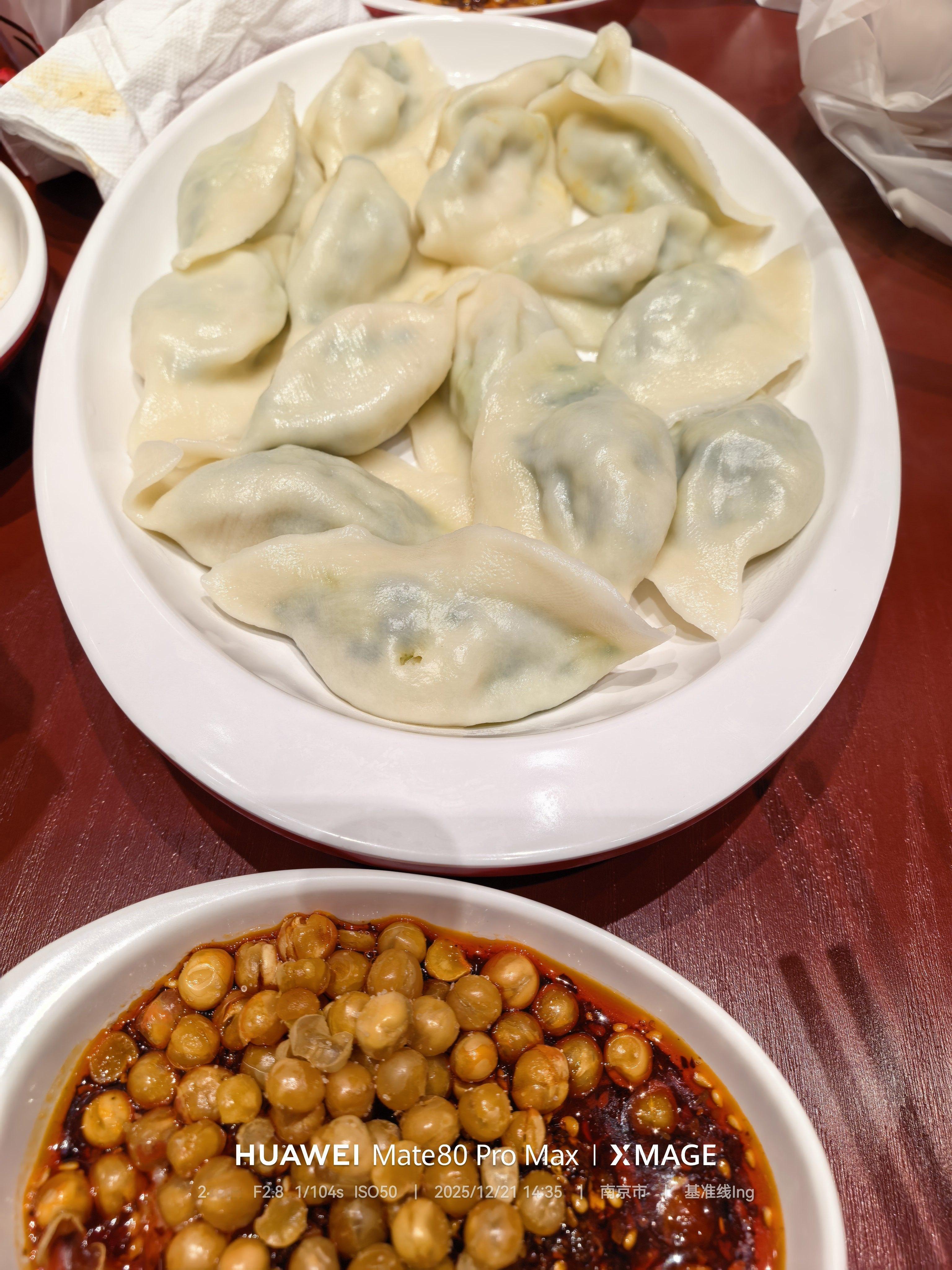 喜家德第一次吃，还不错，但是跟纯手工那种没法比的还是，虽然他也是手工包的味基食准