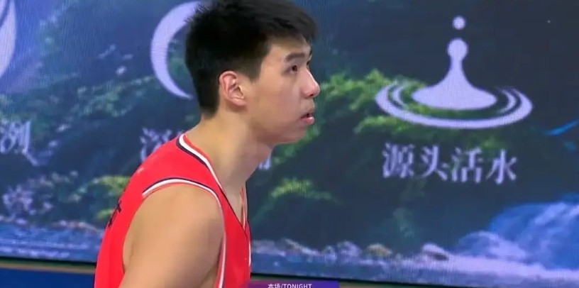 徐昕的进步，正是杜锋、朱芳雨用心良苦变换方法结果！徐听是杜锋一手带大，用心良苦