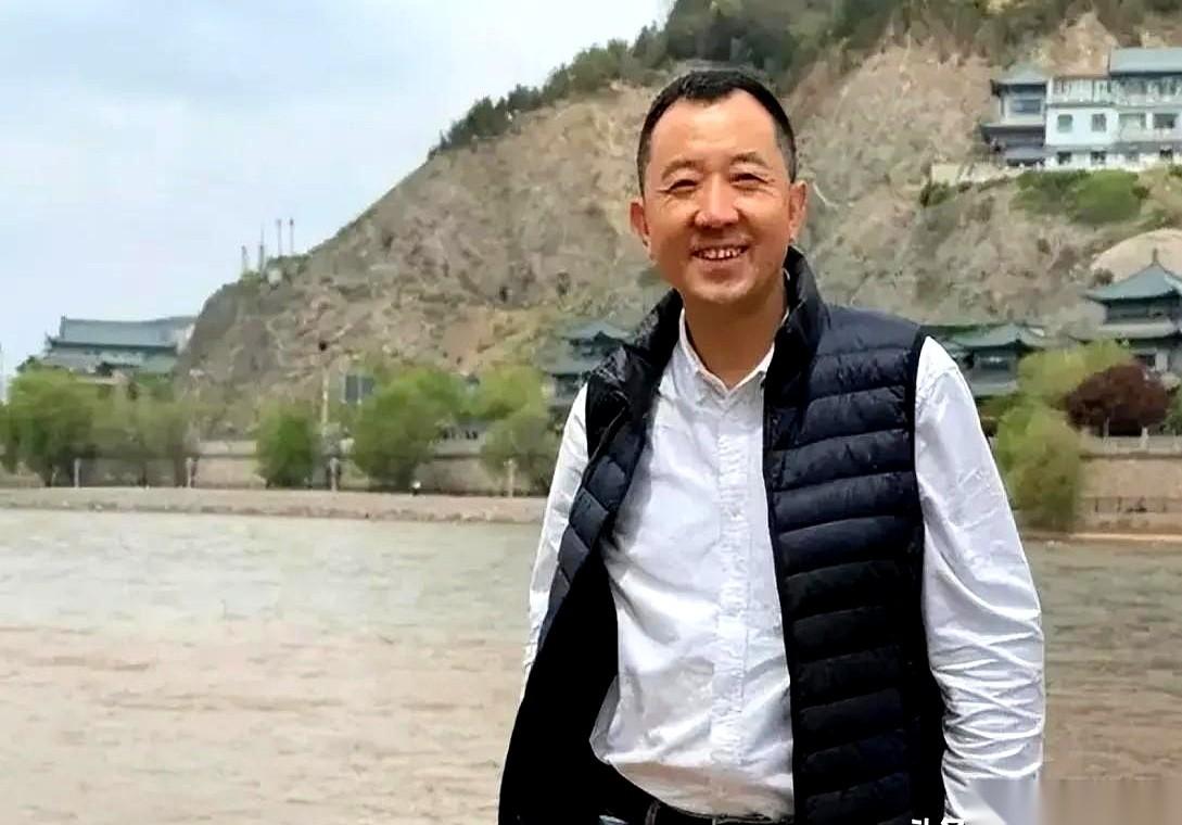 我早就觉得，一个人被捧得太高，不是好事。真的。当所有人都把你当成“完人”，当