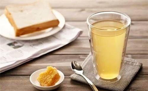 早上别傻傻的空腹喝蜂蜜水, 搭配这些小食材, 才能排毒养颜一整天
