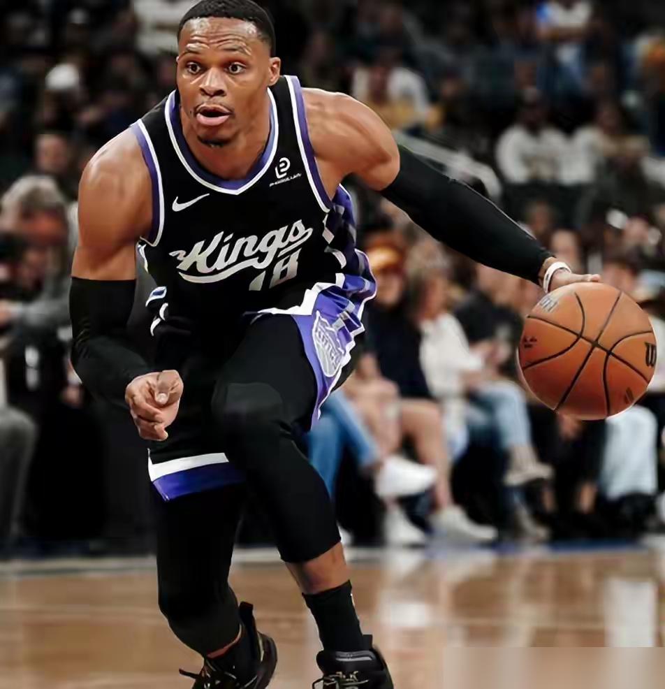 国王现在15胜50负，联盟倒数第一。凑了一帮前全明星，愣是连附加赛边都摸不着，