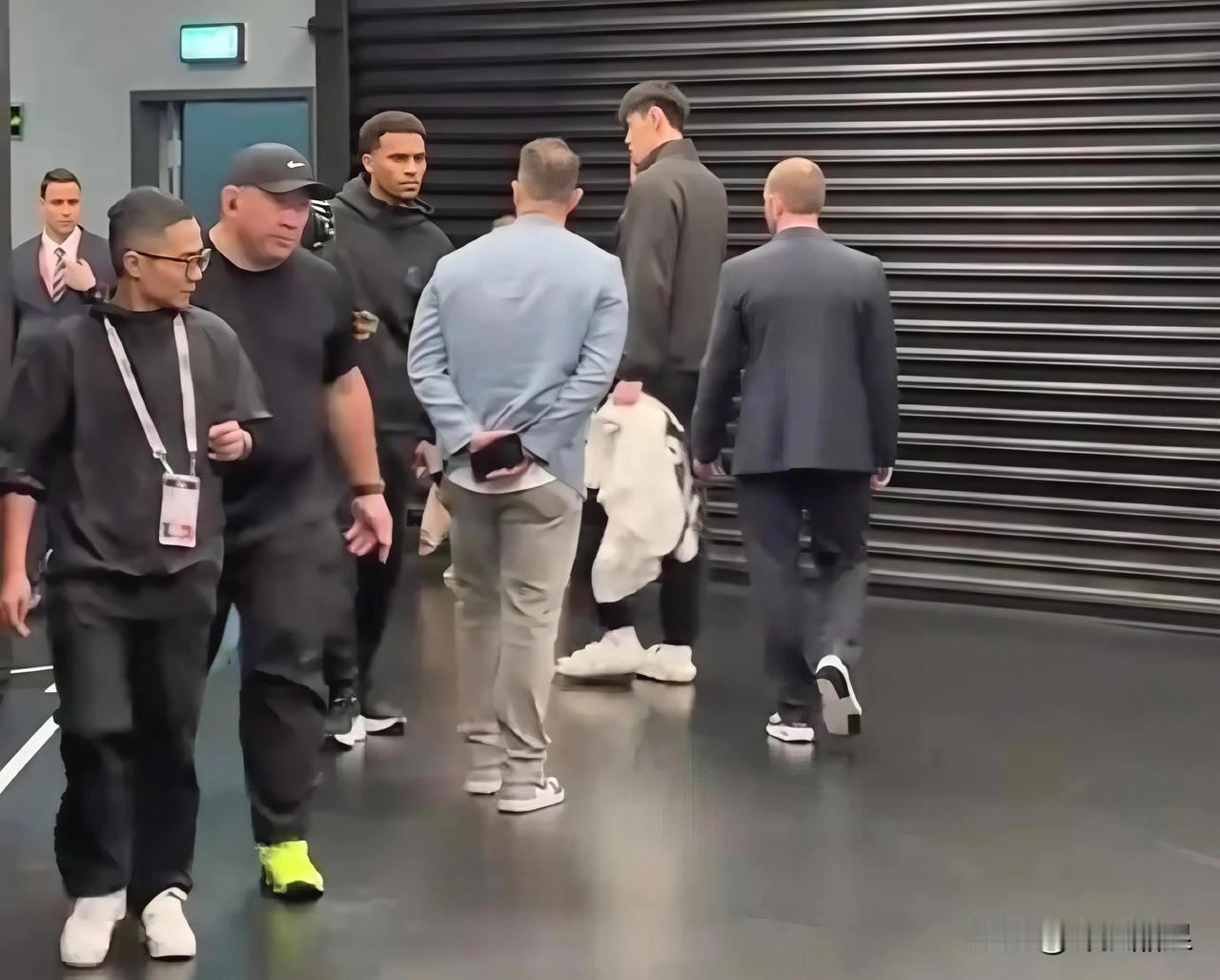 很多人都猜错了，包括李京龙，他们都说NBA中国赛就是来赚钱的商业赛，篮网队专门签