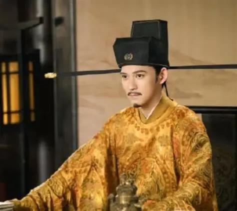1010年,一个二十二岁的宫女弯腰端起一盆水,走向她的主子刘妃的居所。她没想到,