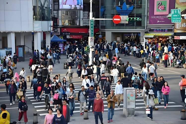 真是活见鬼了！带着大陆“十项新政”大礼包返台的郑丽文，民调居然跌到谷底仅剩23.