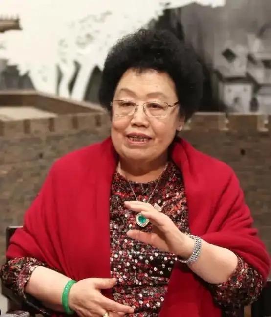 陈丽华无论是在家里还是公司，都拥有绝对的话语权。陈丽华说：家庭没有什么分歧。啊，
