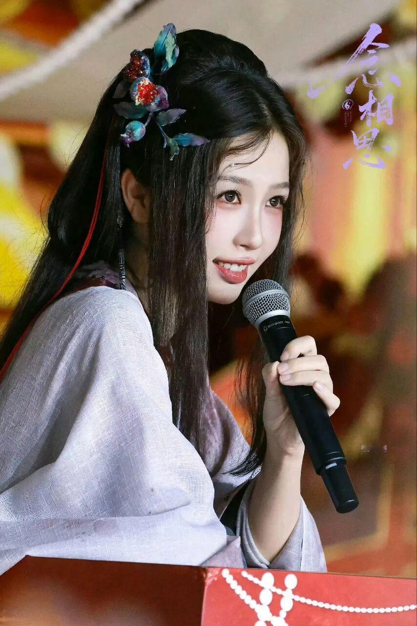 虞书欣念相思蚌精妆造古早妖仙感拉满，谁能不爱珍珠小河蚌，美感无可替代~虞书欣