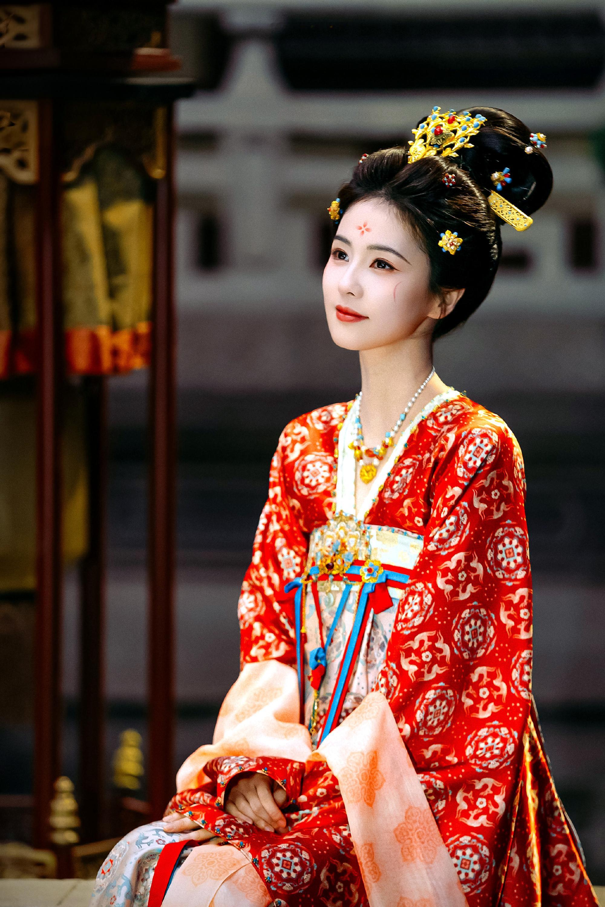 白鹿周深五搭白鹿的沉浸式演绎遇上周深的通透嗓音，五搭的强强联手，听看双重享受，