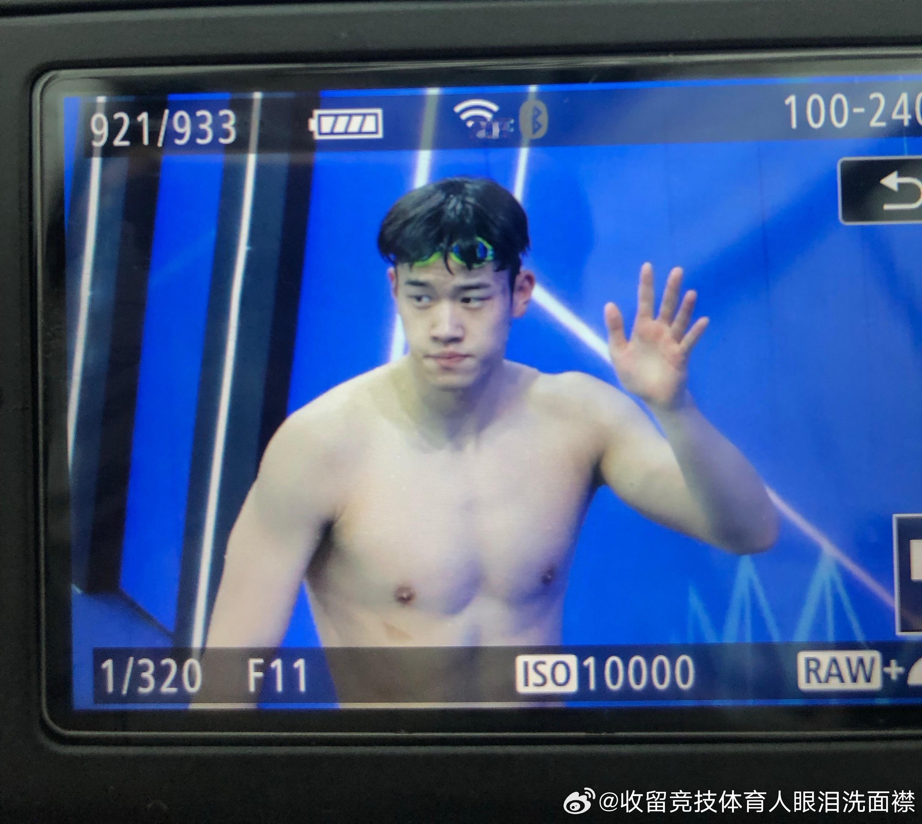 拍了这么多天终于拍到潘展乐看镜头了……​​​