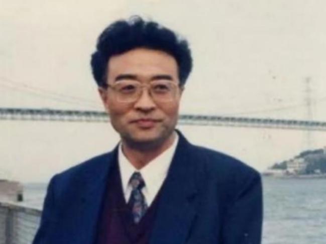 他名叫刘铁骑，是昔日备受热议的贪官刘青山的长子。1952年，父亲依法被处决那年，