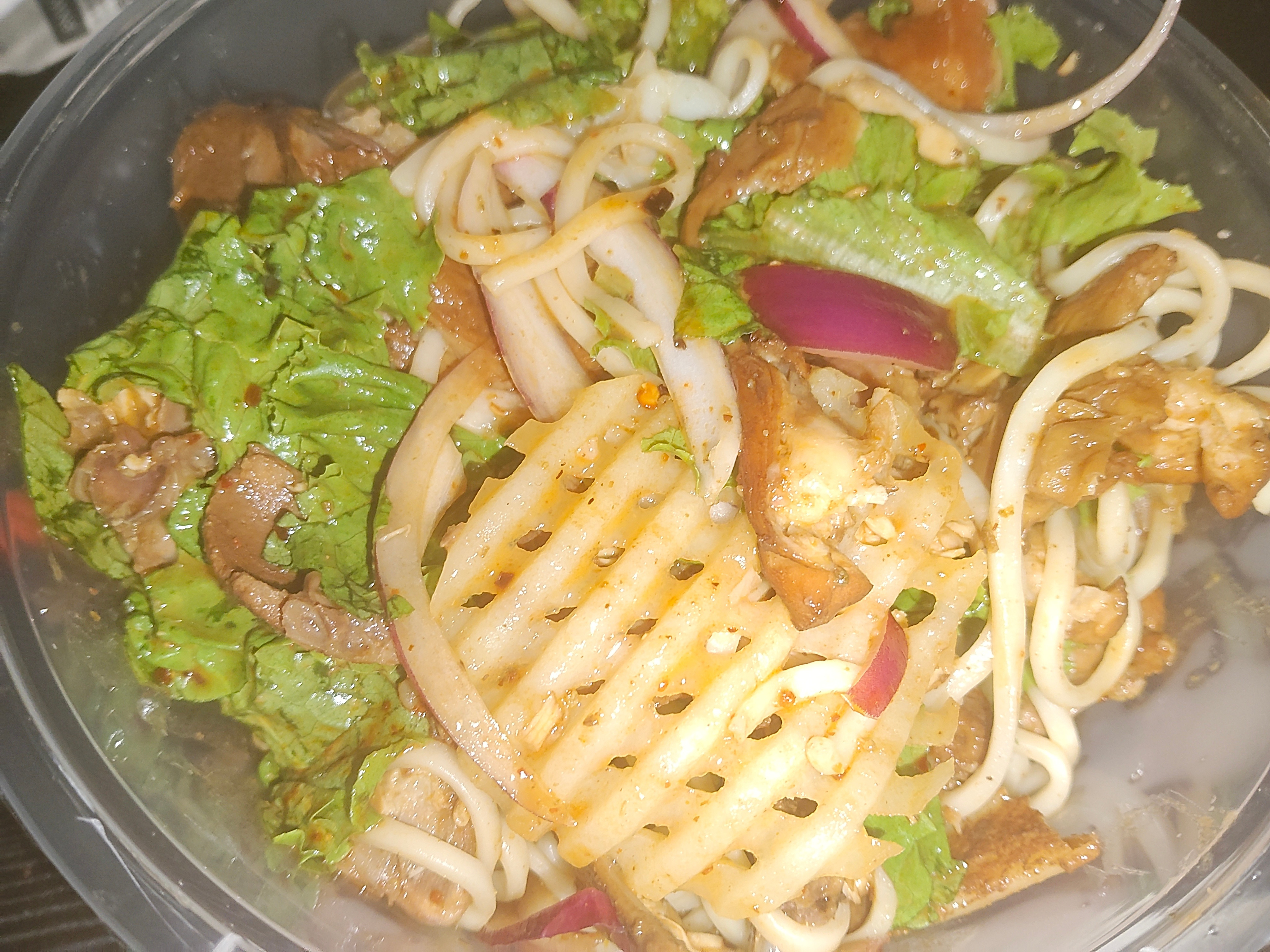 一定要来一次东北尝尝鸡架拌面好吗？真的巨好吃！😋