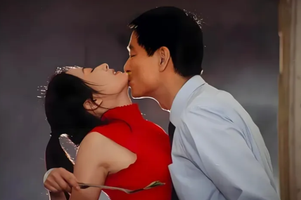 90年代濮存昕许晴配演的厨房吻戏，现在仍让人看得脸红心跳真是太般配了。1998年