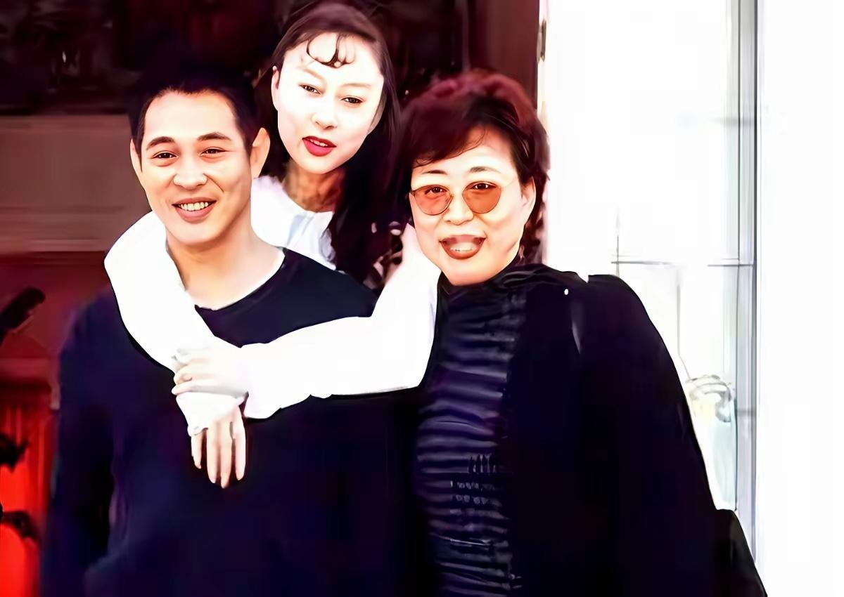 婆婆到死没认利智，只惦记黄秋燕​张凤兰临终前仍不肯叫利智一声儿媳，她反复念叨的是