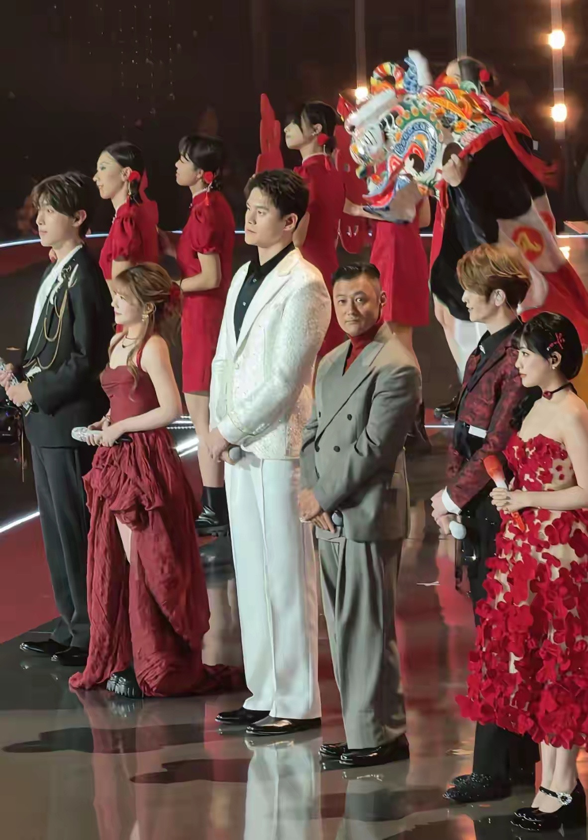 余文乐多高啊，在孙杨面前小鸟依人