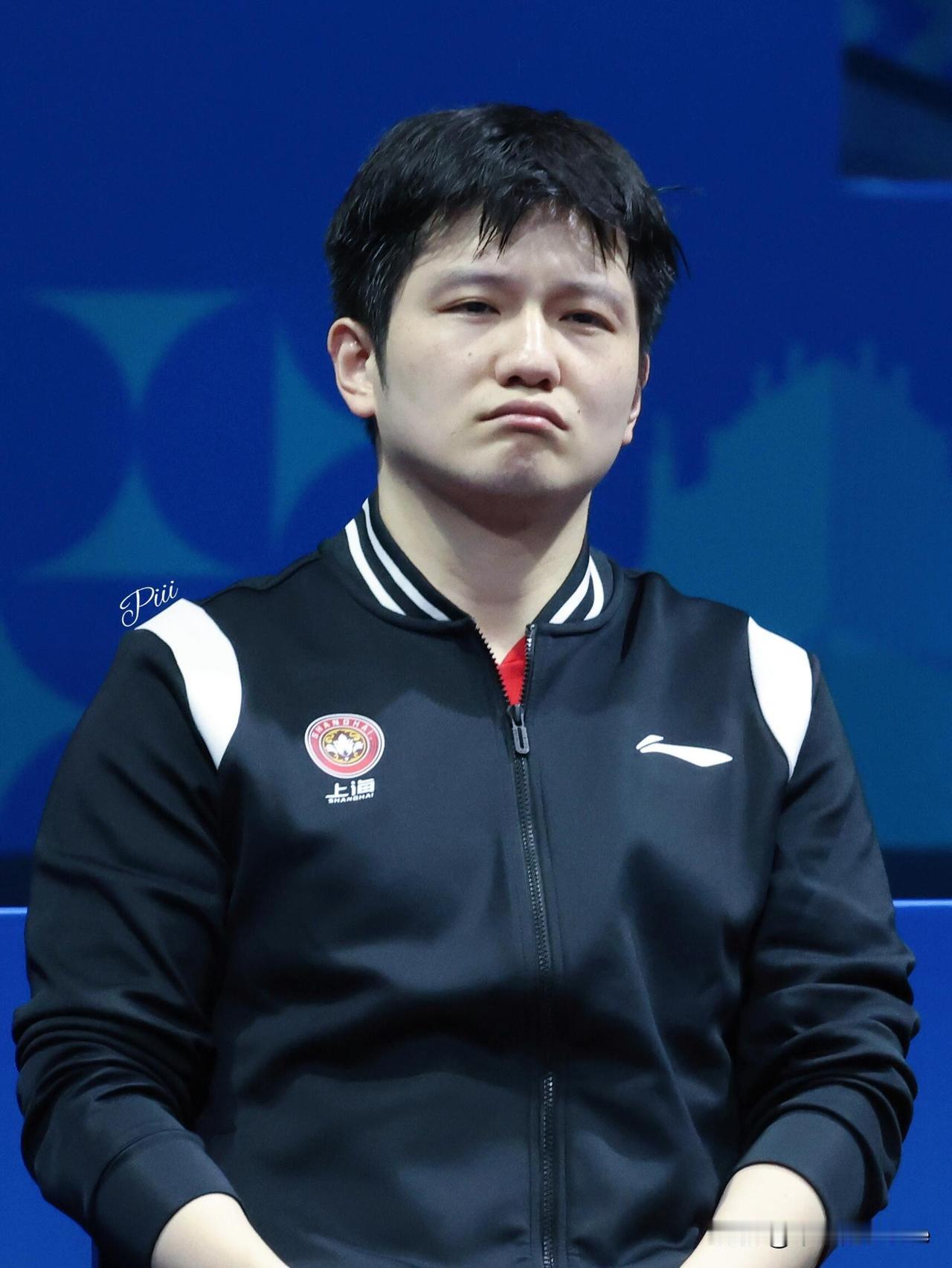 11月24日，樊振东恩师吴敬平教练发了6张美食图片，并配文“朋友小聚”，IP显示