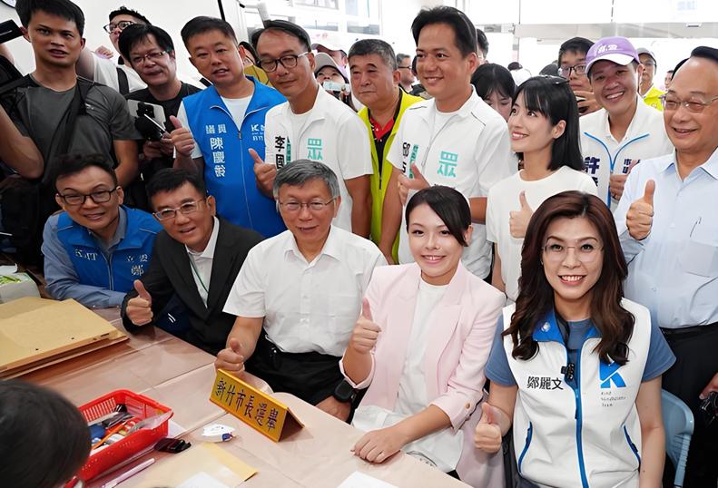 太真实了！台中高雄全员抱团撑场面，彰化参选人连个站台的人都没有，国民党的团结，从