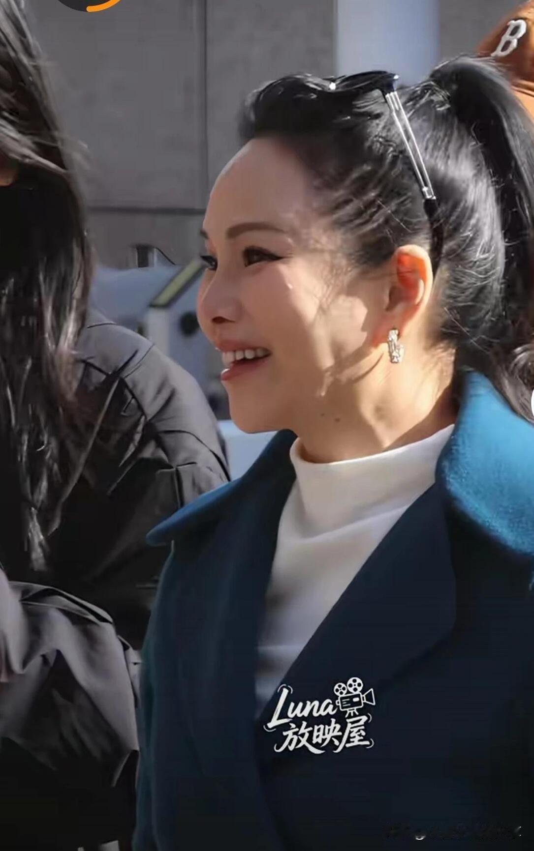 感觉她的颜值并没有传说中的那么漂亮，也并不是什么气质女神，离开美颜和滤镜，这种自