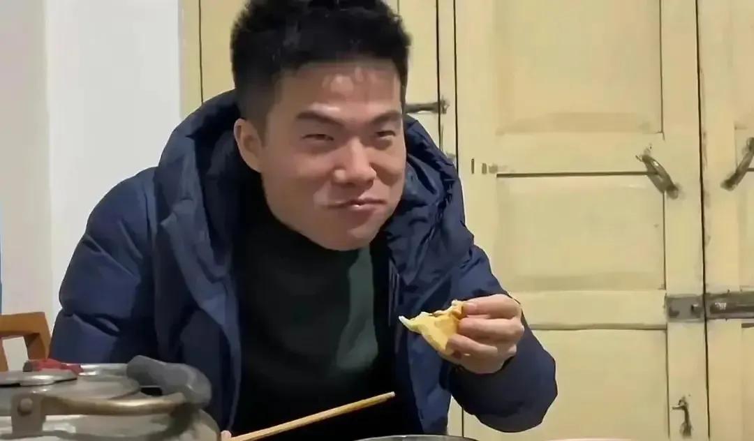 【贼眉鼠眼与文化人？】有网友说:“什么立身立命？立身立命会去骗善良的大妈吗？