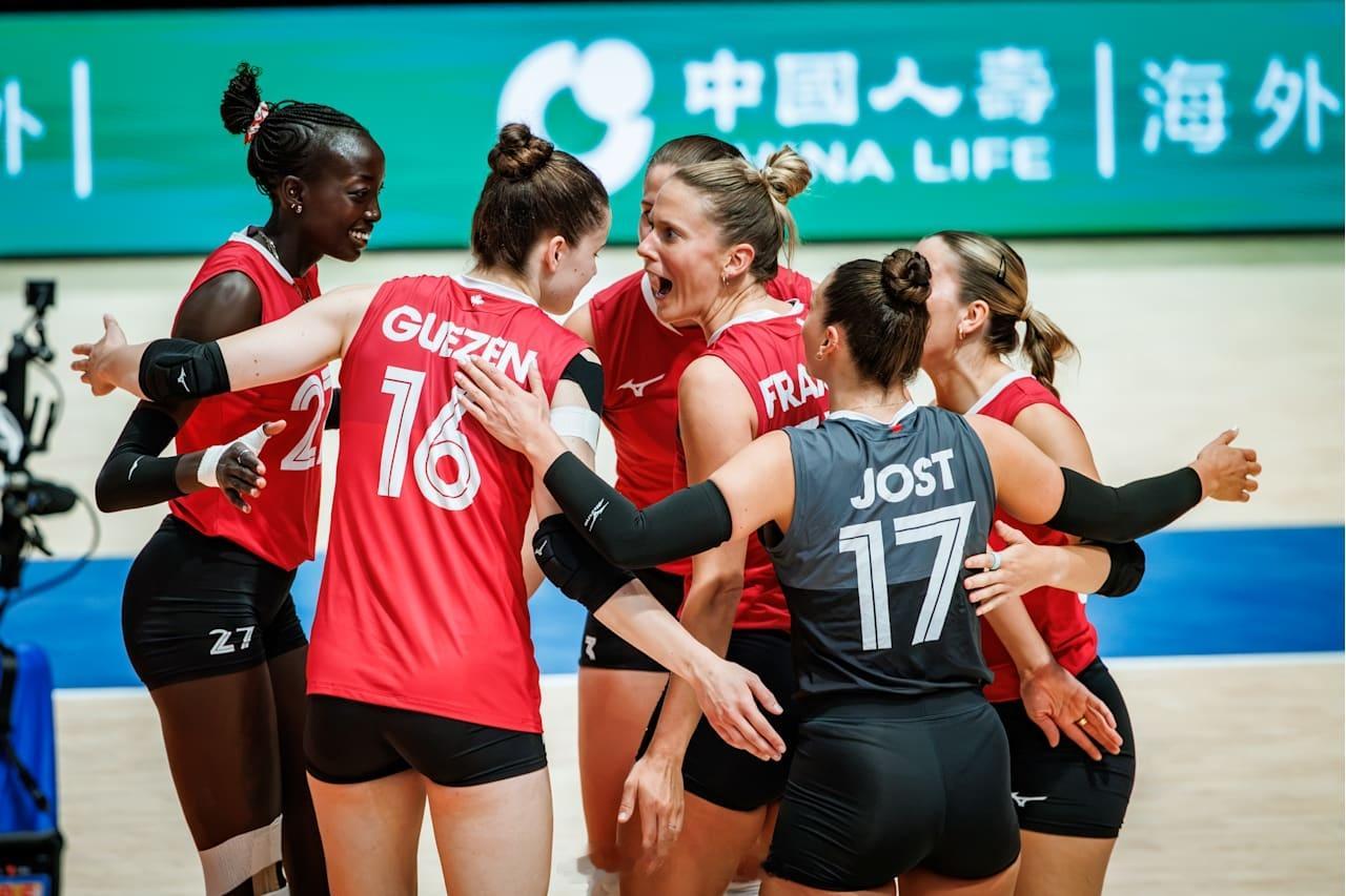 今天4点半，即将开始的是香港站的意大利女排vs加拿大女排，目前意大利8胜，加拿大