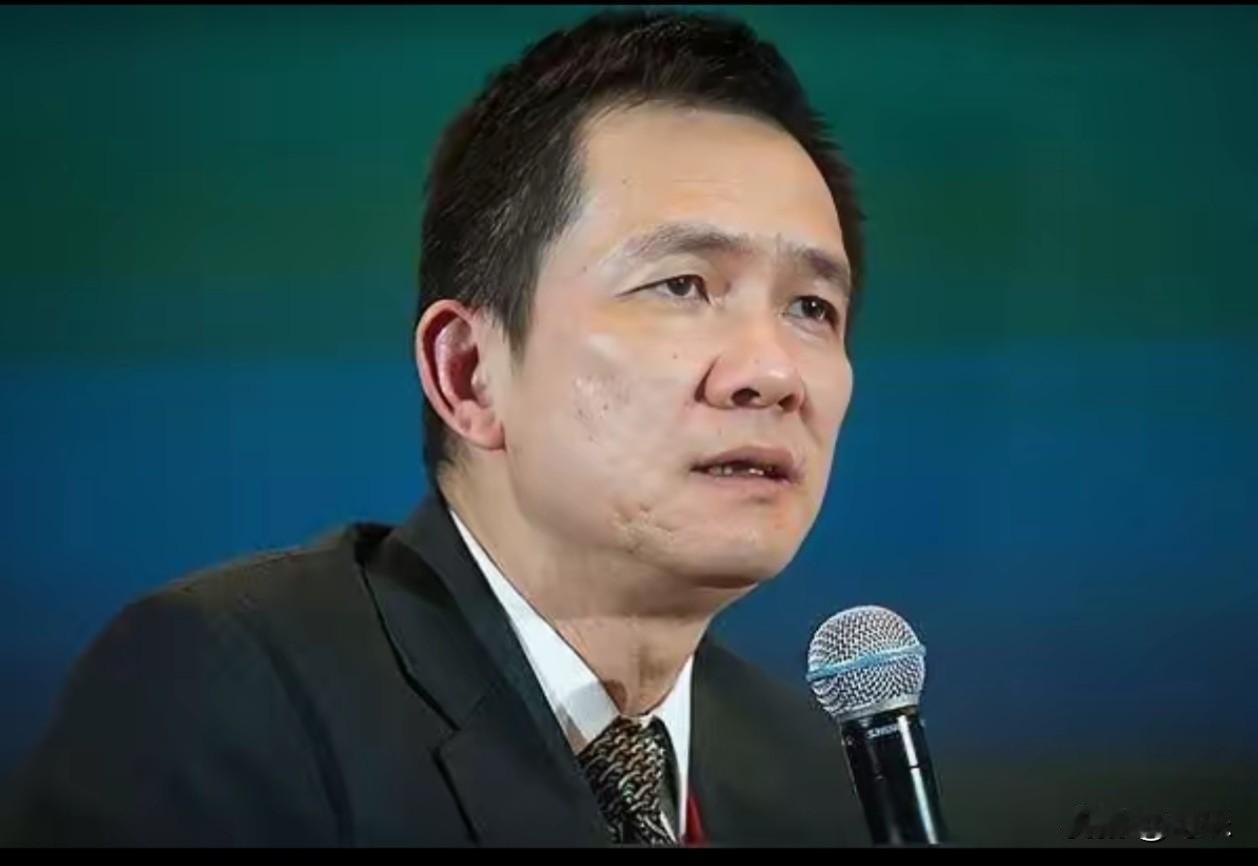 教授姚洋建议，高考取消英语必考，改作参考或选考。英语是"固化农村人命运的杀手锏"