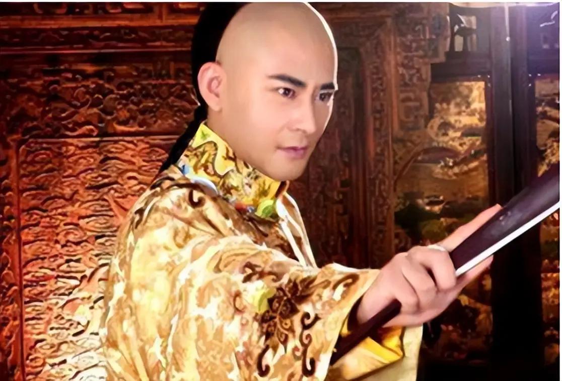 老大胤禔：第一个出局的人，却活得最体面。九子夺嫡，第一个被踢出去的，是老大。