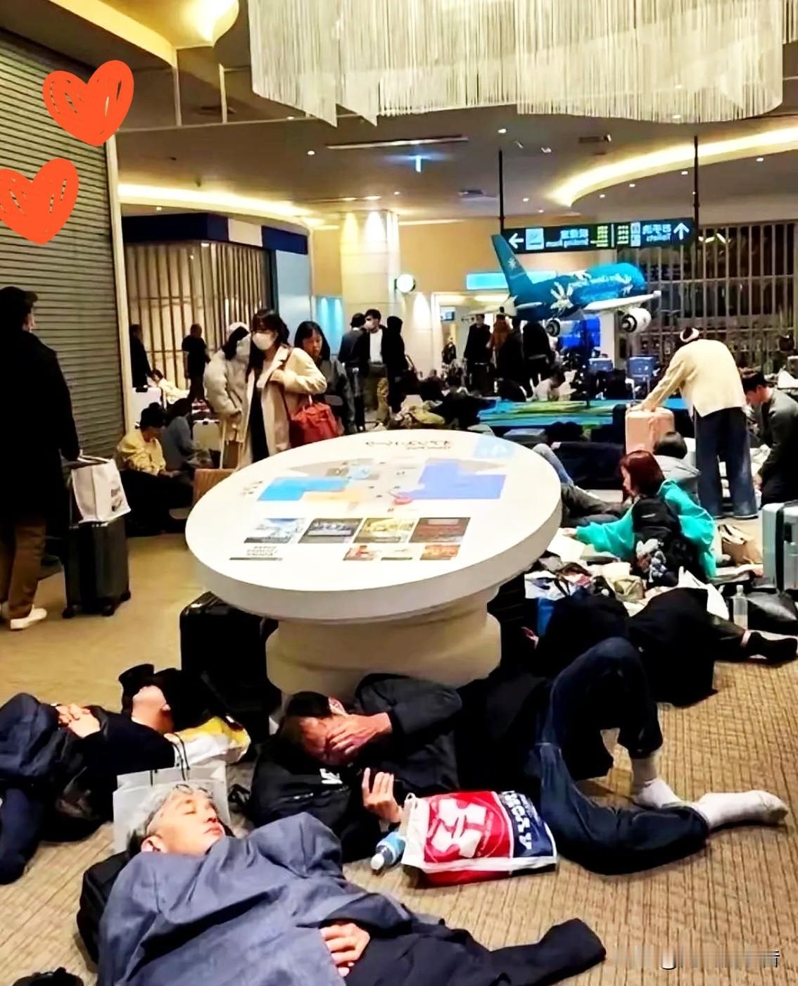 刷到一个视频，几个人在日本机场被滞留了，他们在抱怨咱们国家。这逻辑我真