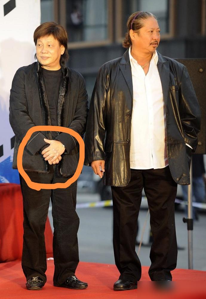 梁小龙油麻地一晚打十几个，身中四刀反杀四人重伤！洪金宝都惊呆了。1975年