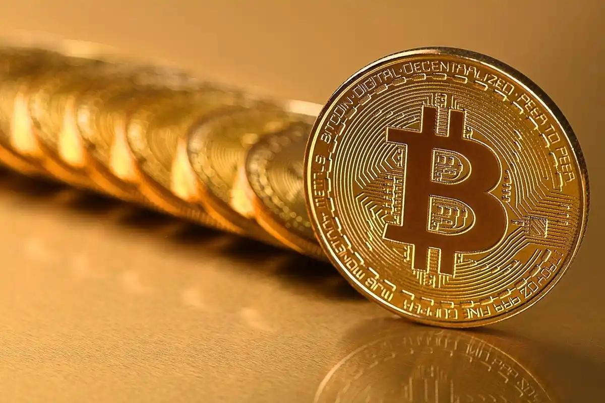 🌛很多人不知道的是比特币其实永远也挖不完。比特币总量2100万枚，这是程序