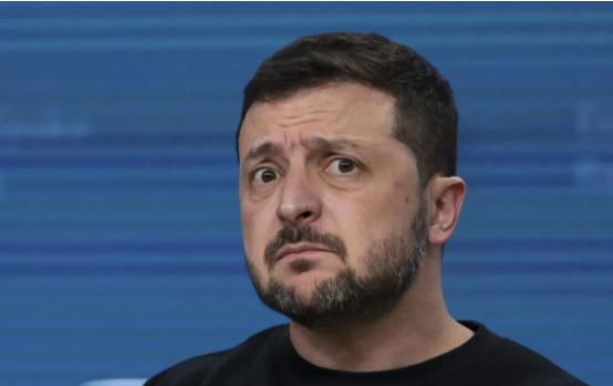 扎卢日内突然返回基辅，泽连斯基本周可能离职！ 泽连斯基现在的处境，简直是被架