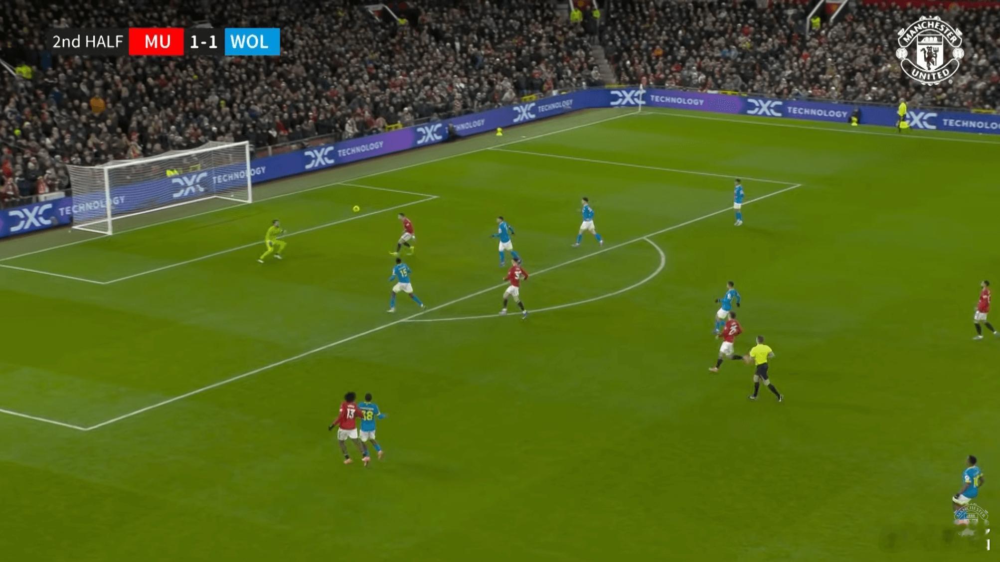 曼联1比1狼队第55分钟，利马长传，狼队后卫莫斯克拉头球回传失误，狼队门将何塞