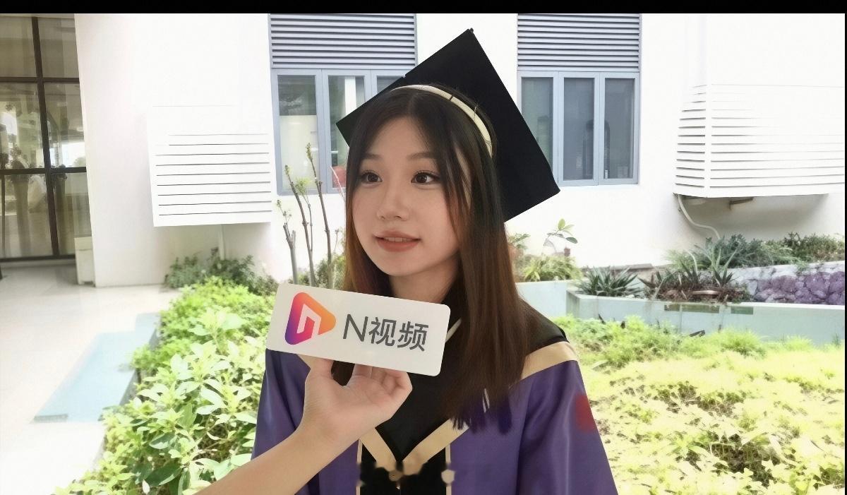 硕士毕业生，本硕七年均就读于深圳大学。林楷欣是深圳大学土木与交通工程学院202