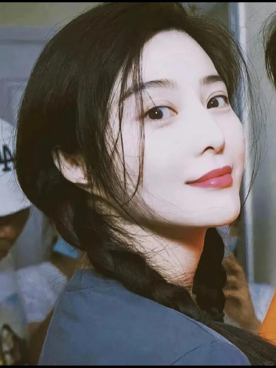 这个女人快50了？怎么能这么美，看着一点都不像40多