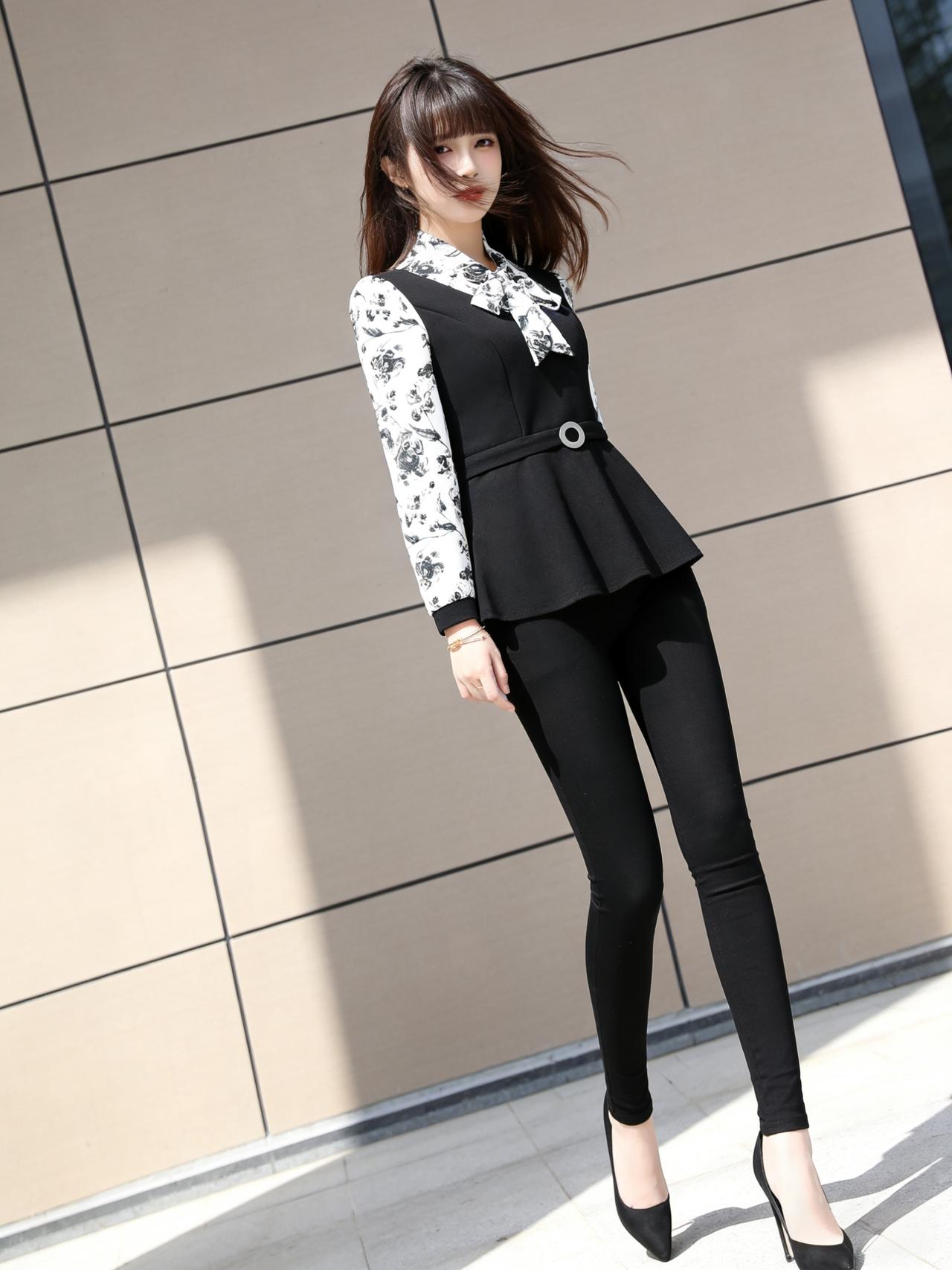 优雅自信的穿搭，是藏在细节里的气质。简约剪裁、柔和配色，不刻意张扬，却自带从容气