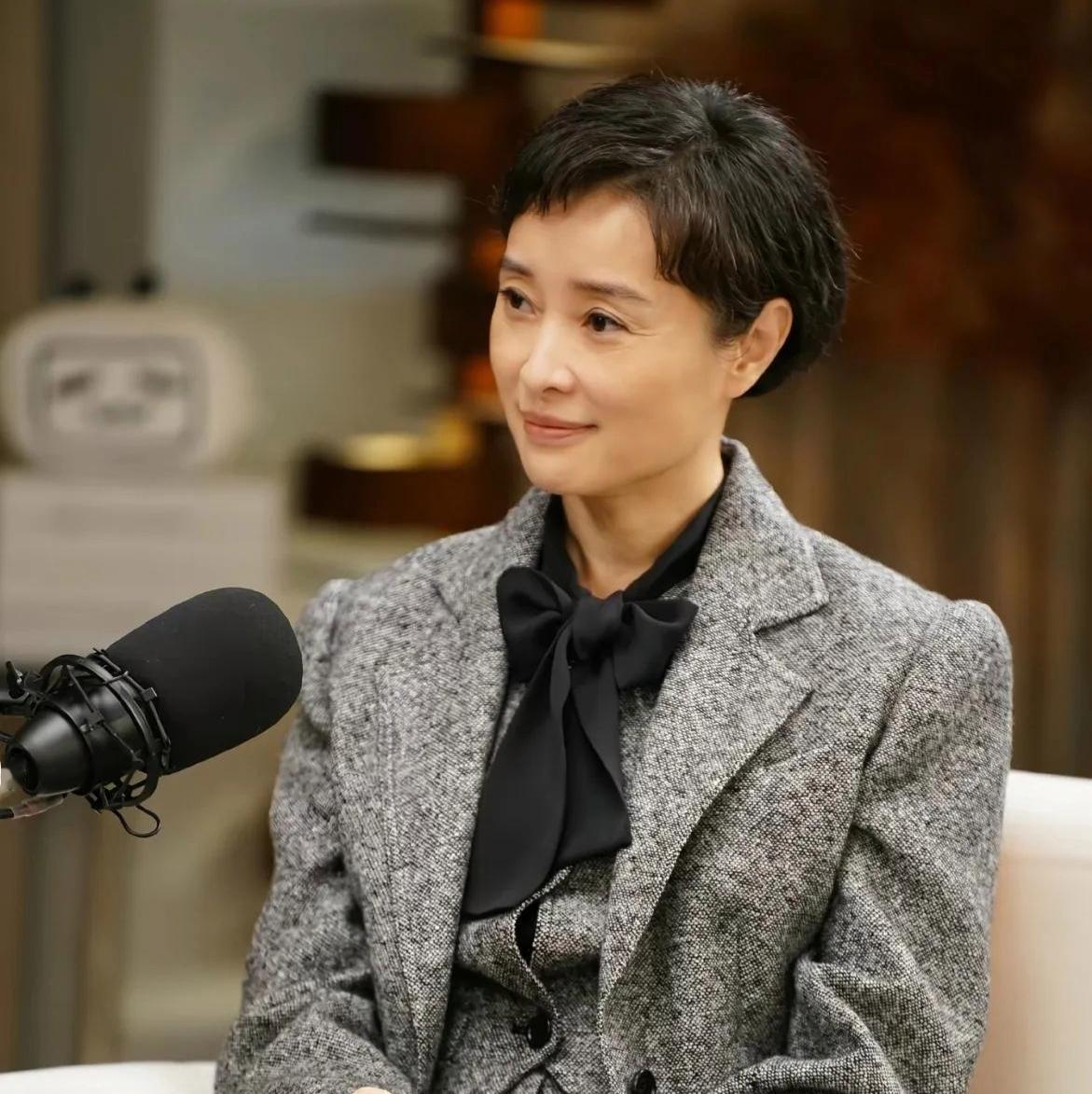 吴越在上海定居几十年，老了却执意回杭州养老主持人问吴越，坐拥上海房产，会不