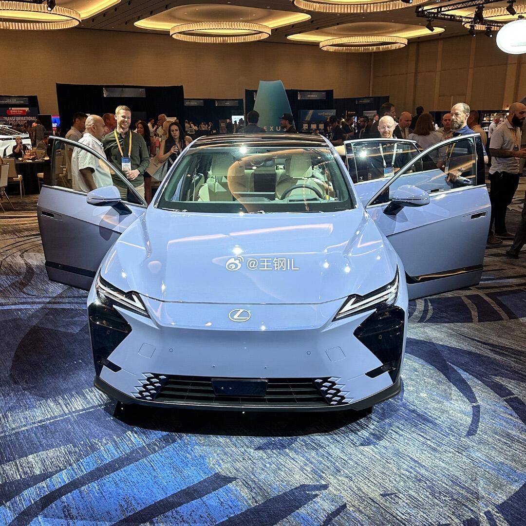 新一代全新26款雷克萨斯ES即将亮相，能否重新定义了现代豪华轿车的感觉？雷克萨