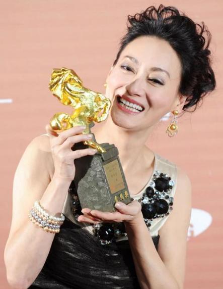 《水饺皇后》香港首映礼上大咖云集，这部电影不仅在票房上一鸣惊人，更多人非常奇怪惠